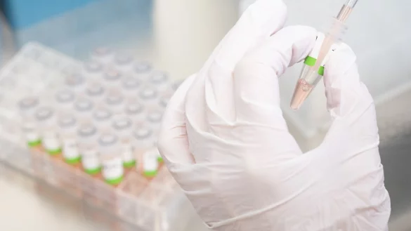 Labor - &copy; Foto: Julian Stratenschulte/dpa