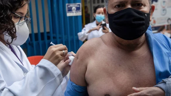 Impfung in Brasilien - &copy; Foto: Andre Penner/AP/dpa