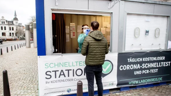Corona-Teststation - &copy; Foto: Hauke-Christian Dittrich/dpa