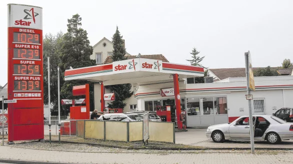 Zum zweiten Mal in diesem Jahr &uuml;berfallen: die Star-Tankstelle an der Werther Stra&szlig;e/Ecke Bielefelder Stra&szlig;e in Enger. - &copy; Martina Chudzicki