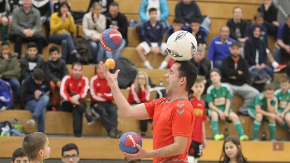 Highlight 2016: Der Ballvirtuose Sinan &Ouml;zt&uuml;rk begeisterte die Zuschauer zwischen den Spielen. - &copy; Sebastian Lucas