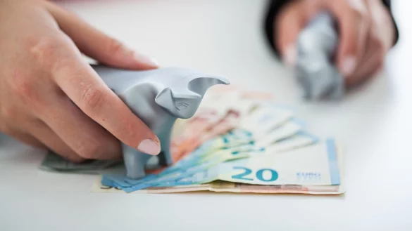 Geld an der B&ouml;rse anlegen - &copy; Foto: Christin Klose/dpa-tmn