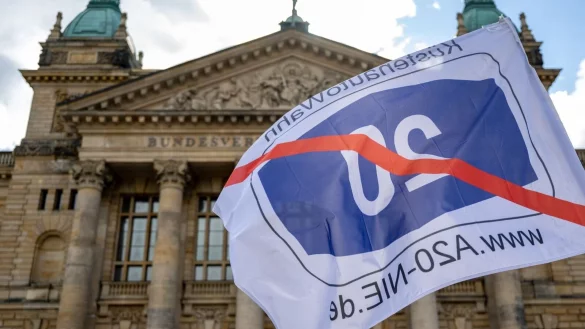 - &copy; Hendrik Schmidt/dpa