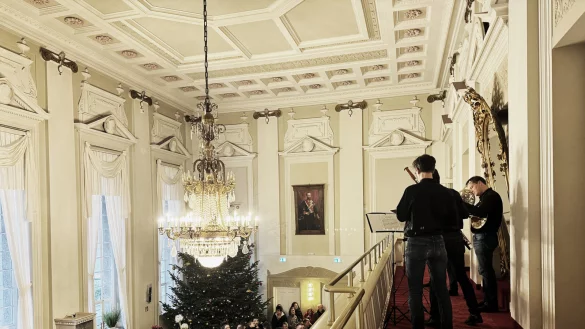 Auch im Foyer-Restaurant konnten die Zuhörer Musik hören. - © Landestheater Detmold/Lina Pris