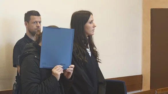 Verteidigerin Franziska Jan&szlig;en aus Bielefeld verteidigt die 38-j&auml;hrige Mutter aus Horn, die ihr Baby get&ouml;tet haben soll. - &copy; Janet K&ouml;nig