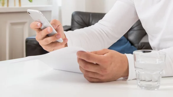 Handyvertrag - &copy; Foto: Christin Klose/dpa-tmn/Archiv