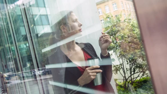 Raucherpause - &copy; Foto: Christin Klose/dpa-tmn