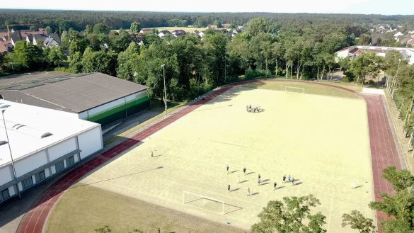 Die Entscheidung ist getroffen: Der Umbau des Heidesportplatzes zum Heidepark hat h&ouml;chste Priorit&auml;t und soll im kommenden Jahr gestartet werden. Nun beginnt das Warten auf eine F&ouml;rderung f&uuml;r den Schlingsbruch. - &copy; Archiv: Gemeinde Augustdorf