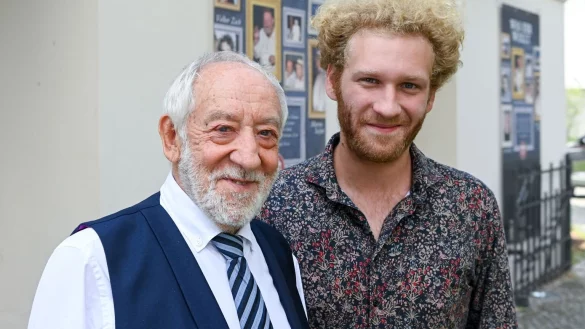 Dieter Hallervorden und Sohn Johannes - &copy; Foto: Jens Kalaene/dpa-Zentralbild/dpa