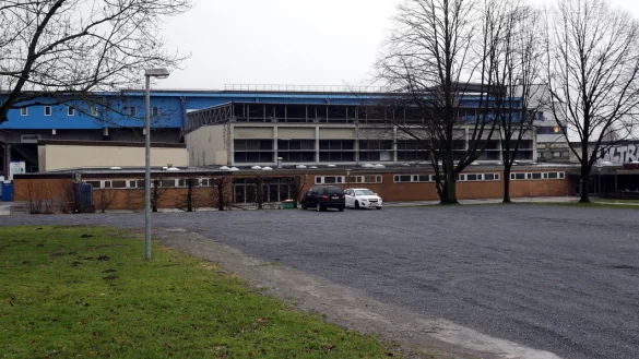 Almhalle: Die Sporthalle wird zur dritten Fl&uuml;chtlingsnotunterkunft in Bielefeld. - &copy; Wolfgang Rudolf