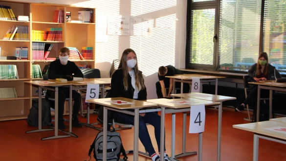 F&uuml;r die Lagenser Abiturienten ist ausreichend Platz vorhanden, aber wenn alle Kinder wieder zur Schule gehen, dann gibt es nicht gen&uuml;gend R&auml;ume &ndash; dann wird man &uuml;ber einzelne Unterrichtstage oder Schicht-Unterricht nachdenken m&uuml;ssen. - &copy; Astrid Sewing