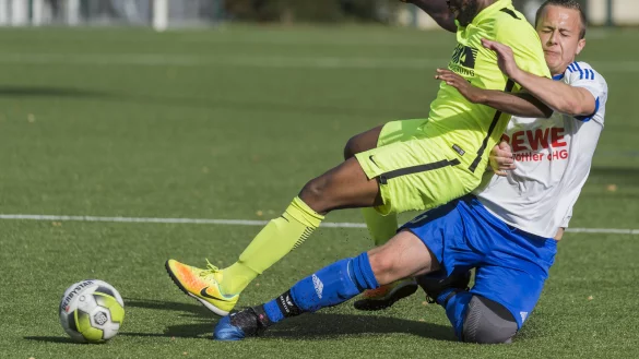 Die Reserve des SuS Pivitsheide zwang den FSV Pivitsheide um Spielmacher Loic Bell (Foto, hier im Spiel gegen Fortuna Schlangen II) &uuml;berraschend in die Knie. - &copy; Archiv: Egon Penner