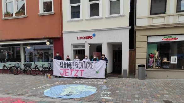 Kreideaktion&nbsp;zum Parteitag der SPD am 9.05&nbsp; - &copy; Fridays for Future Lemgo
