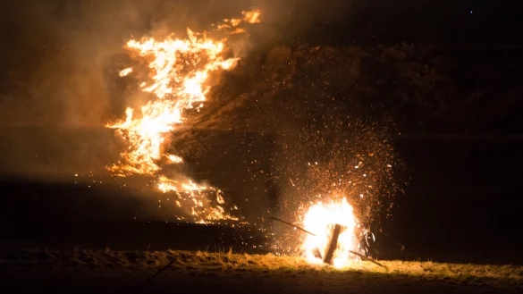 Der Osterräderlauf in Lügde zieht jedes jahr Tausende in den lippischen Südosten. - © Archivfoto: Raphael Bartling