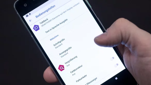 Bedienungshilfen bei Android - &copy; Foto: Alexander Heinl/dpa-tmn