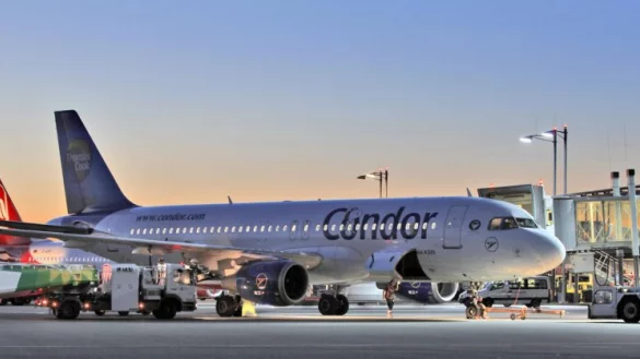 Abflug: Condor verl&auml;sst den heimischen Airport. - &copy; Privat