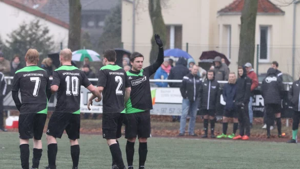 "Mannschafts-Schwierigkeiten": Die Sportfreunde Oesterholz-Kohlstädt spielen heute Abend nicht - sondern erst am Donnerstag. - © Oliver König