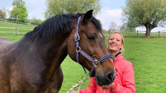 Bio-B&auml;uerin und Pferdewirtin Denise Munding aus P&ouml;mbsen besitzt unter anderem 26 Pferde. Von ihrem Traummann hat sie ganz genaue Vorstellungen. - &copy; TV Now