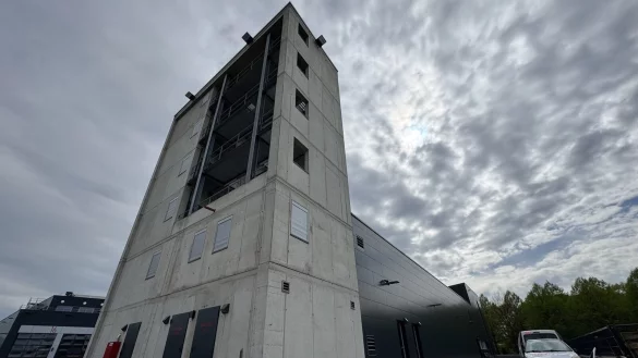 Der neue Turm an der Lockhauser Straße ist 20 Meter hoch. - © Sven Kienscherf