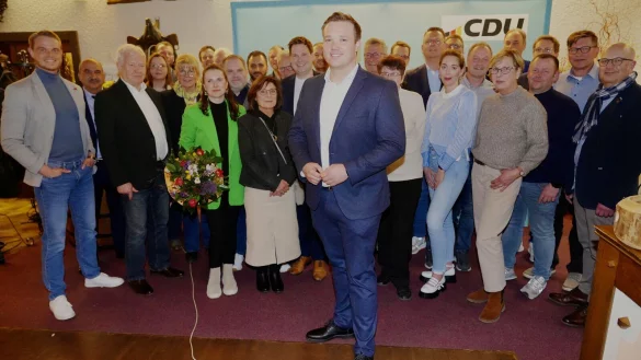 Das Team der CDU Horn-Bad Meinberg mit Bürgermeisterkandidat Michael Ruttner in der Mitte sowie allen Kandidaten zur Wahl des Rates (Entweder Direktkandidat oder persönlicher Vertreter). - © Manfred Hütte