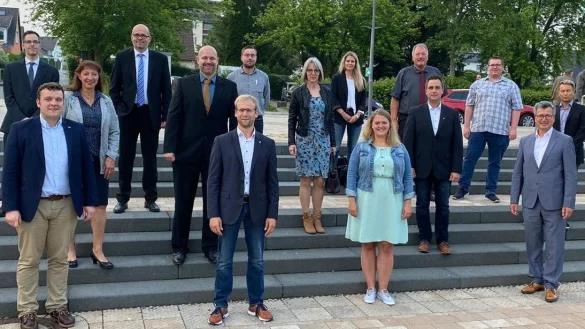 Die Kandidaten: (von links) Lars Brakhage, Mario Radtke, Birgit Tornau, Gerrit J&uuml;rgensmeier, Christian Olschewski, Borris Ortmeier, Nils L&auml;ger, Caroline Reil, Kristina Hanke Longjaloux, Stephanie Kolodziejczyk, Wilfried D&uuml;wel, Sven Logermann, Daniel D&uuml;wel, Jens Gnisa, Philipp Niemeyer; abwesend: Jobst-Dieter Rodewald-T&ouml;lle, Bernd S&ouml;lter, Nikolaus Engelhardt. - &copy; CDU Barntrup