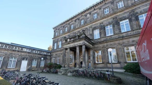 Das Neue Palais der Musikhochschule: Der Platz davor soll zu Ehren von Clara Schumann umbenannt werden, hat die Hochschule f&uuml;r Musik vorgeschlagen. Foto: Sven Koch - &copy; sven koch