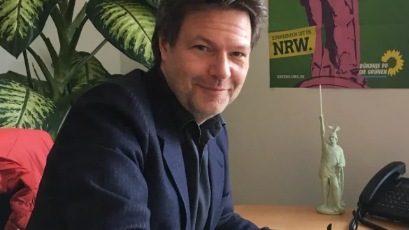 Er findet den Hermann zwar nicht sonderlich sch&ouml;n, daf&uuml;r hat Gr&uuml;nen-ChefRobert Habeck ihn jeodoch in mehrfacher Ausf&uuml;hrung im B&uuml;ro stehen. Ob das die Lipper vers&ouml;nlich stimmt? - &copy; Die Gr&uuml;nen