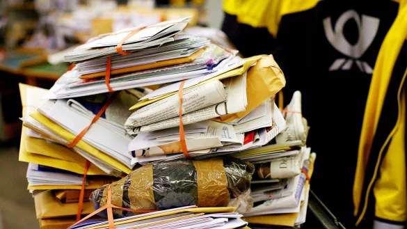 Er kam wochenlang gar keine Post - und dann alles auf einmal wie auf unserem Symbolfoto. Ein gesetzlicher Betreuer aus Bad Oeynhausen hat Anzeige gegen die Post gestellt. - © picture alliance / dpa