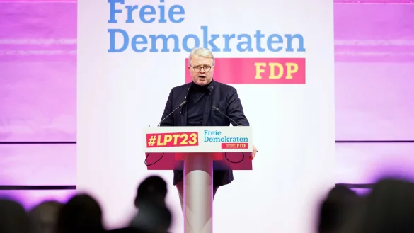 Frank Schäffler, Chef der OWL-FDP, kritisiert indirekt Bundesverkehrsminister Volker Wissing, der die Partei unmittelbar nach dem Ampel-Aus verlassen hatte. - © dpa