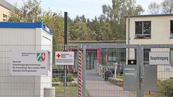 Eingezäunt: Die Flüchtlingsunterkunft in Oerlinghausen. Eine Beraterin kritisierte im Interview, dass die Einrichtung zunehmend Gefängnischarakter bekomme. - © Vera Gerstendorf-Welle
