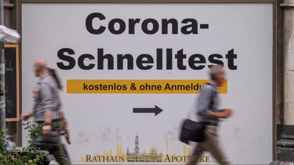 Corona-Tests - &copy; Foto: Peter Kneffel/dpa