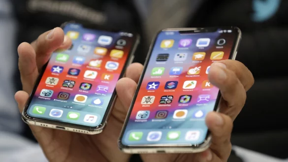 iPhone XS (l) und XS Max - &copy; Foto: Marcio Jose Sanchez/AP
