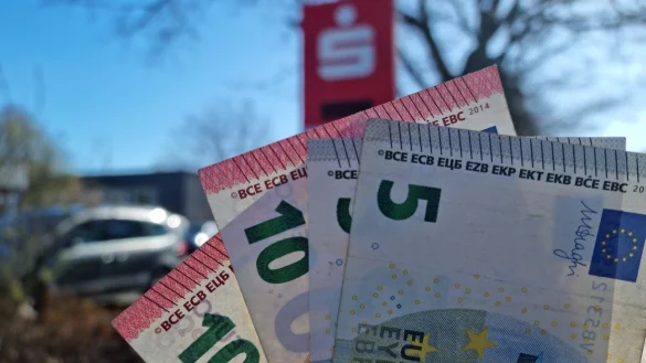 Dem Online-Banking-Trend zum Trotz haben sowohl die Sparkasse Paderborn-Detmold-H&ouml;xter als auch die Volksbank Ostlippe in Blomberg, Schieder und L&uuml;gde jeweils eine Beratungsfiliale. - &copy; Carolin Brokmann-F&ouml;rster