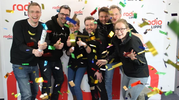 Die Radio Lippe-Crew hat Grund zum Feiern. - &copy; Radio LIppe