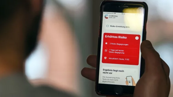 Die Corona-Warn-App auf einem Smartphone - &copy; Foto: Kira Hofmann/dpa-Zentralbild/dpa