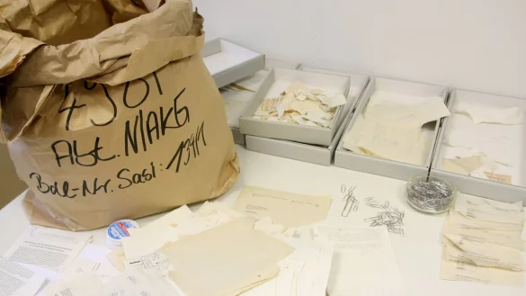 Zerst&ouml;rte Stasi-Akten - &copy; Foto: Philipp Brandst&auml;dter/dpa