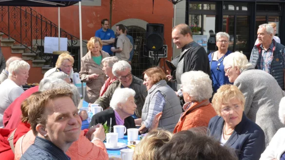 Gast beim Hansefr&uuml;hst&uuml;ck: Lemgos Ehrenb&uuml;rgerin Karla Raveh. - &copy; Tanja Watermann