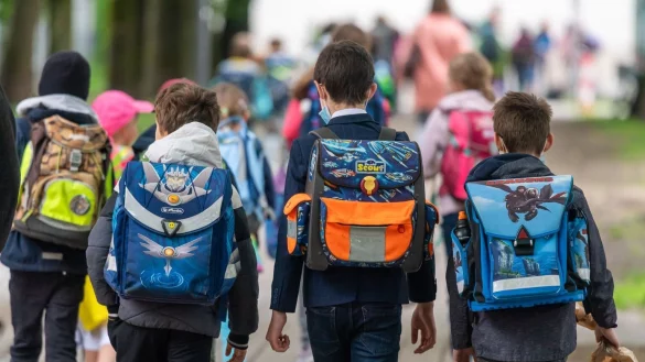 Schulkinder - &copy; Foto: Peter Kneffel/dpa
