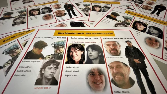 Unter anderem mit Steckbriefen wie diesen suchen die Ermittler nach dem untergetauchten RAF-Trio. - © Lukas Brekenkamp