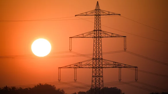 Die Stadtwerke Detmold wollen das Stromversorgungsnetz stärken. - © Julian Stratenschulte/dpa