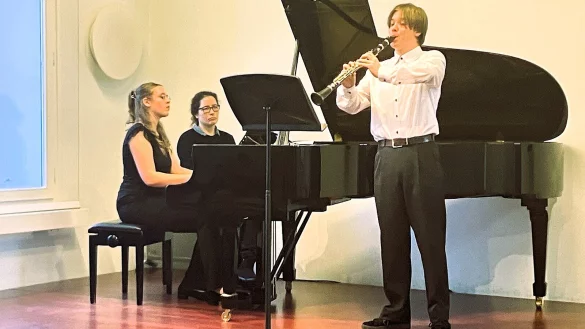 Klarinettist Ilij Zaharov und seine Klavierbegleiterin Noemi Belke erspielten sich in Essen den ersten Preis. - © Stadt Detmold