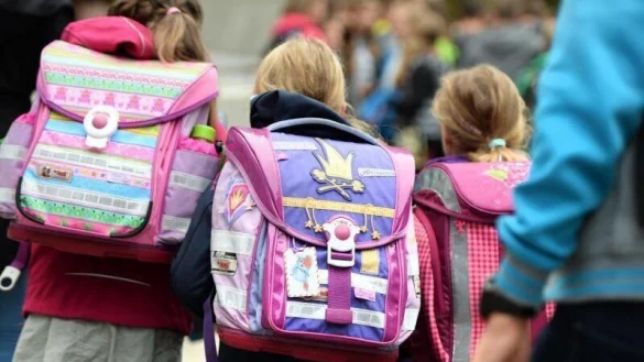 Mit Tornister und (vielleicht auch mit) Zuckertüte startet im Sommer für 698 Kinder die Schullaufbahn an den städtischen Grundschulen. - © Dpa