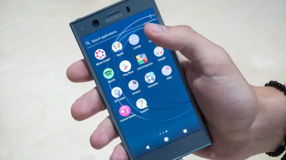 Sony XZ1 Compact - &copy; Foto: Alexander Heinl/dpa-tmn