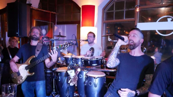 Funk in der &bdquo;First Bar One": Die Band &bdquo;Moes Kitchen" l&auml;sst den Ohrenschmaus ausklingen. - &copy; Thomas Kr&uuml;gler
