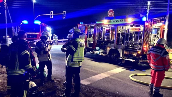 Großer Einsatz der Feuerwehr an einem brennenden Gebäude an der Wertherstraße. - © Jens Reichenbach