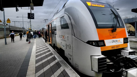 Der RE 6, hier am G&uuml;tersloher Bahnhof, wird in den kommenden Wochen zwischen L&ouml;hne und Minden nicht mehr verkehren. - &copy; Andreas Fr&uuml;cht