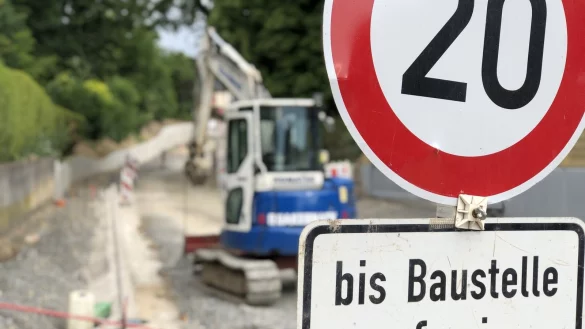 Die Stadtwerke bedauern die Unannehmlichkeiten f&uuml;r die Anwohner Am Alten Knick. Die Pannenserie soll nun ein Ende haben, dabei setzt der Energieversorger auch auf ein spezialisiertes Tiefbauunternehmen. - &copy; Till Brand