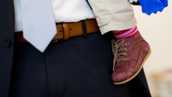 Vater mit Kind - &copy; Foto: Rolf Vennenbernd