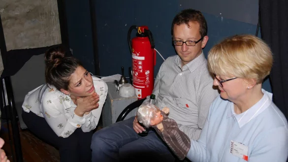 Das Experiment mit schr&auml;gen Charakteren &uuml;berzeugt erneut. - &copy; Thomas Kr&uuml;gler