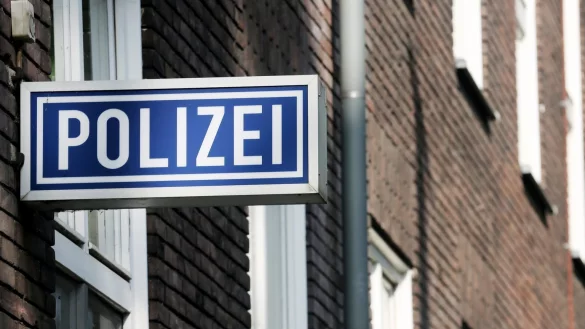 Polizei - &copy; Foto: Roland Weihrauch/dpa